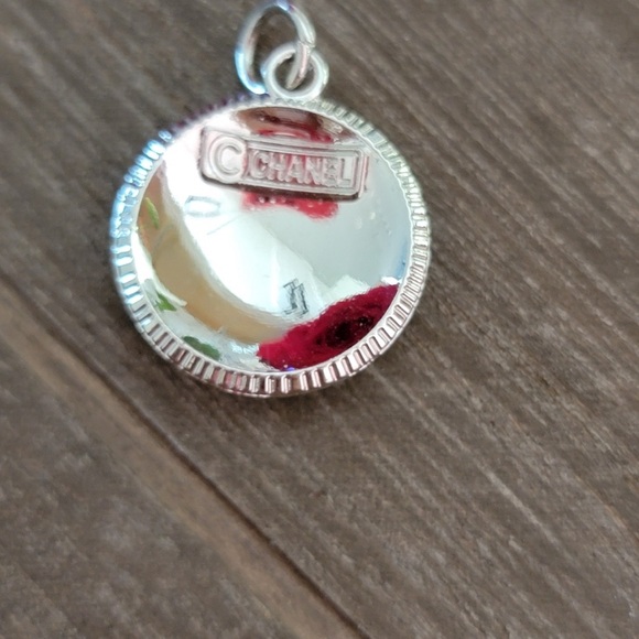 🛍️SOLD🛍️ Chanel Starburst Bag Charm - Picture 4 of 4